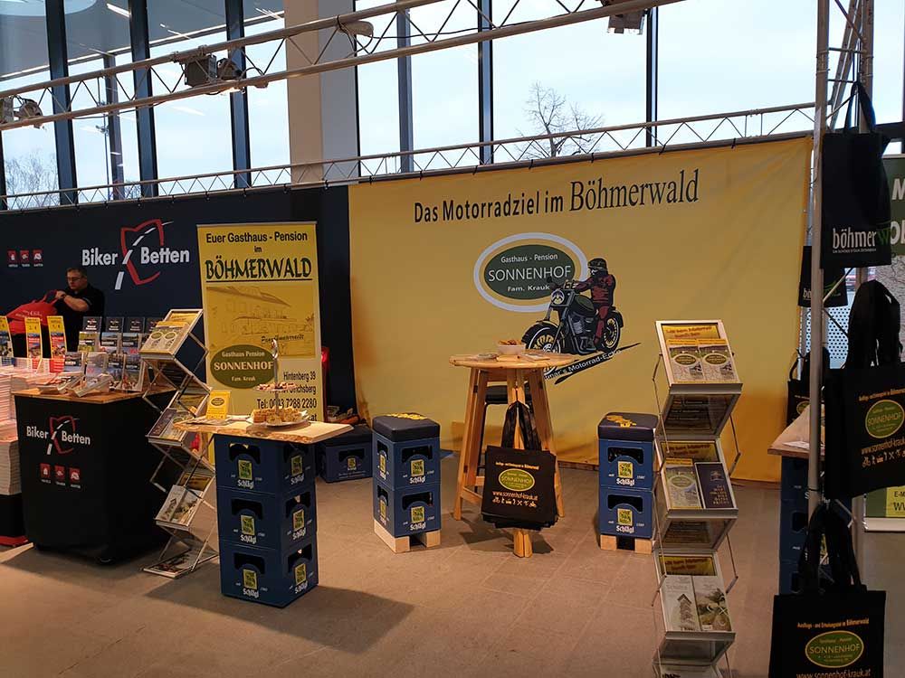 Messe-Stand-Sonnenhof-mit-Biker-Betten