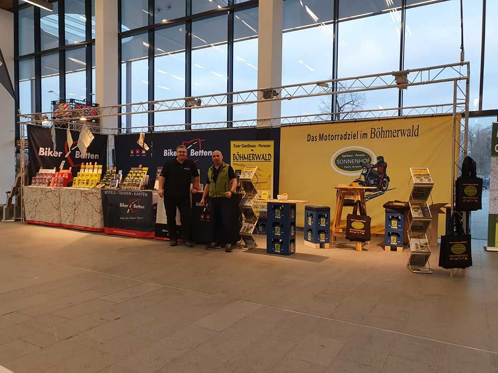 Messe-Stand-Sonnenhof-mit-Biker-Betten