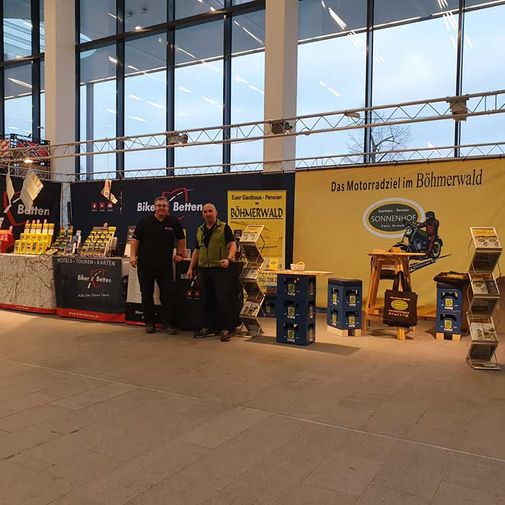 Messe-Stand-Sonnenhof-mit-Biker-Betten