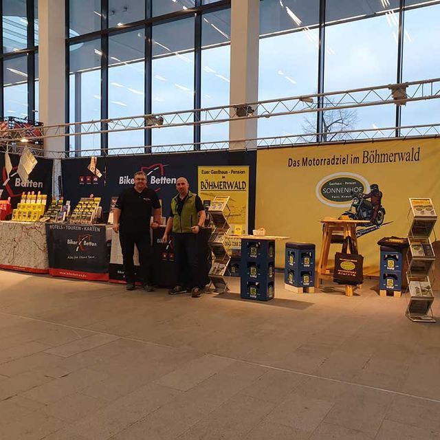 Messe-Stand-Sonnenhof-mit-Biker-Betten